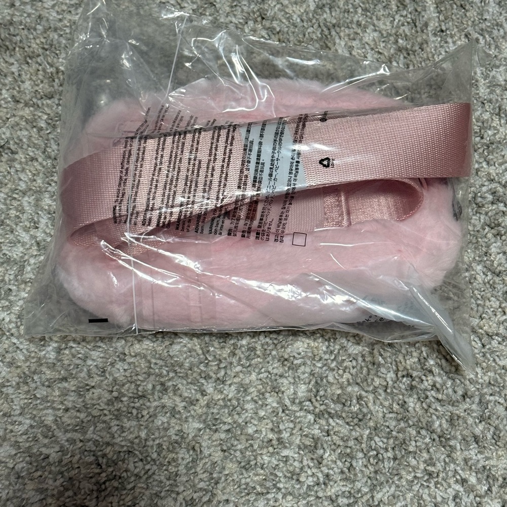 NWT Lululemon Plush Fleece Everywhere Belt Bag 1L in Strawberry Milkshake Pink - Picture 11 of 11